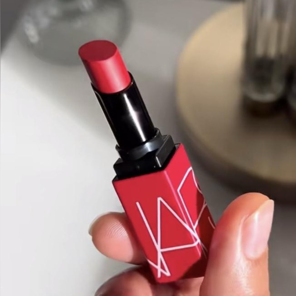 NARS Powermatte Lipstick in Dragon Girl 132 Vivid Red Matte 0.8 g (0.02 oz)